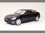BMW 330I 2004 ~ BLACK | 1:24 Diecast Model Car